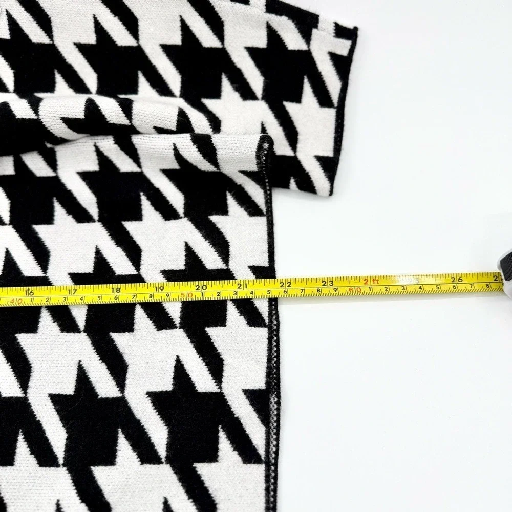 Six/Fifty Classic Houndstooth Black‎ and White Women's Sweater